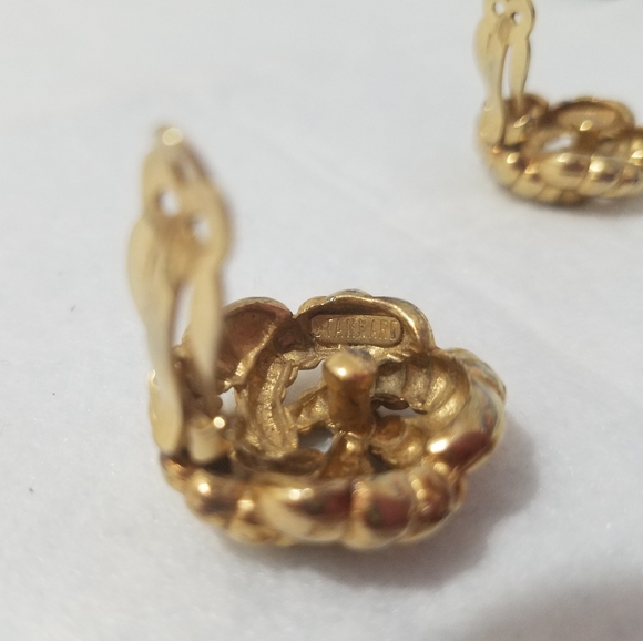 Stannard clip on earrings - Picture 4 of 4